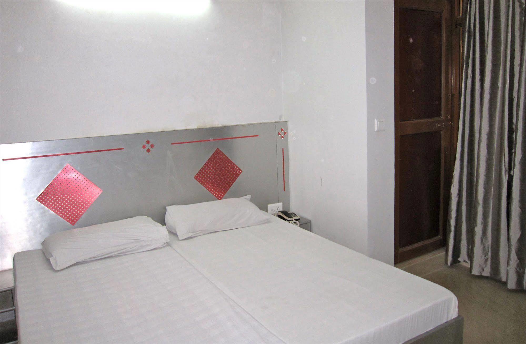 Hotel Kwality Νέο Δελχί Εξωτερικό φωτογραφία