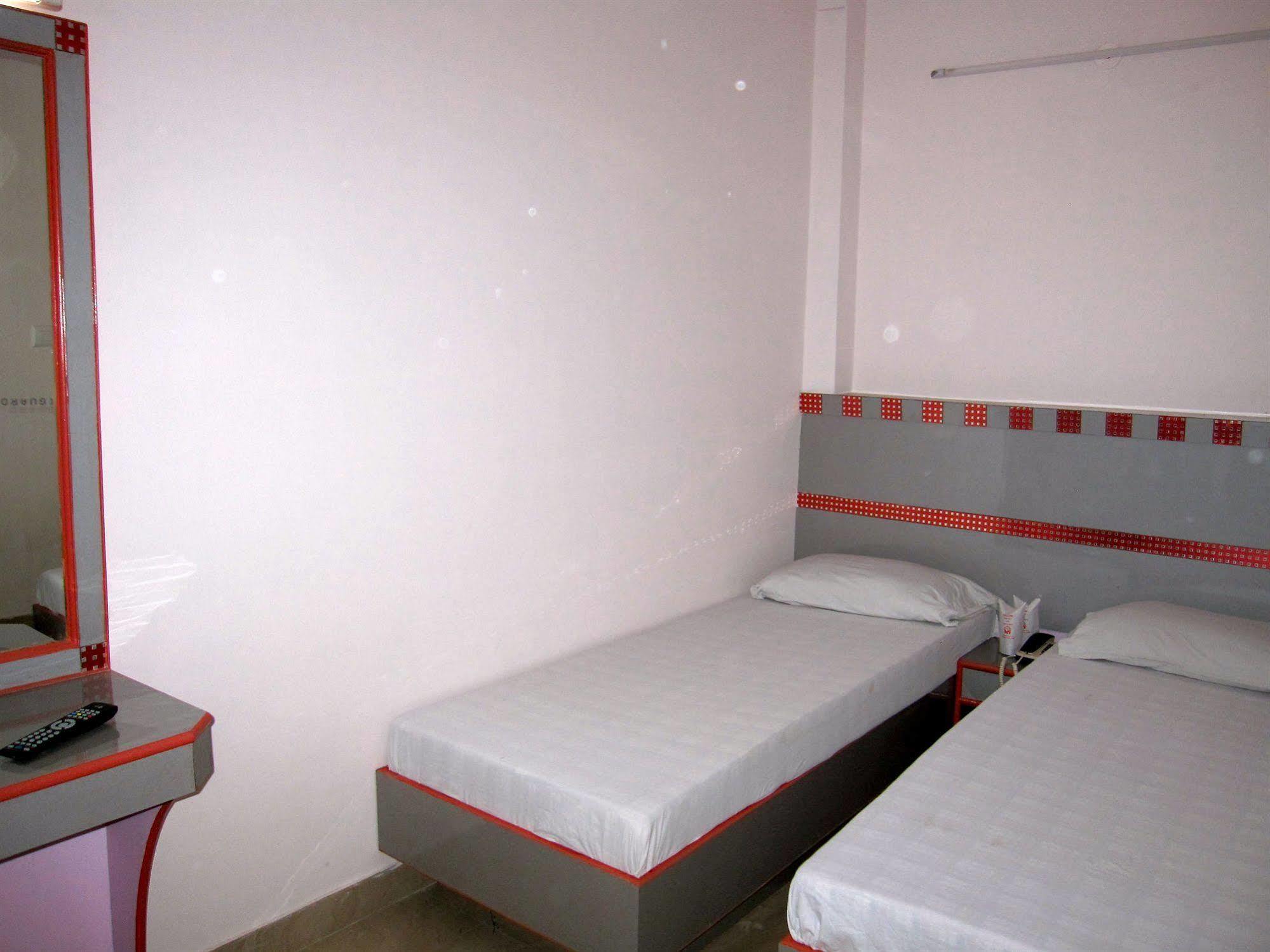Hotel Kwality Νέο Δελχί Εξωτερικό φωτογραφία