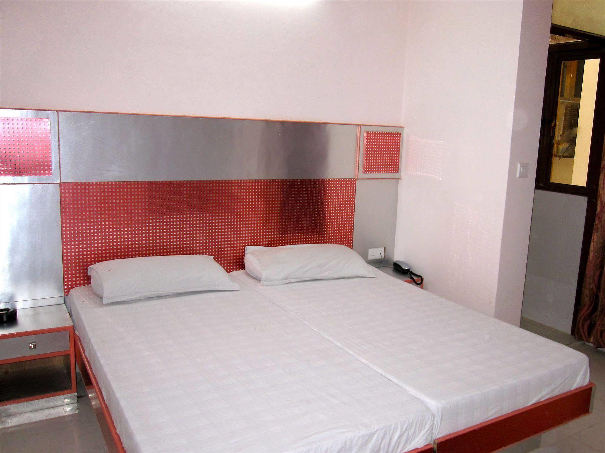 Hotel Kwality Νέο Δελχί Εξωτερικό φωτογραφία