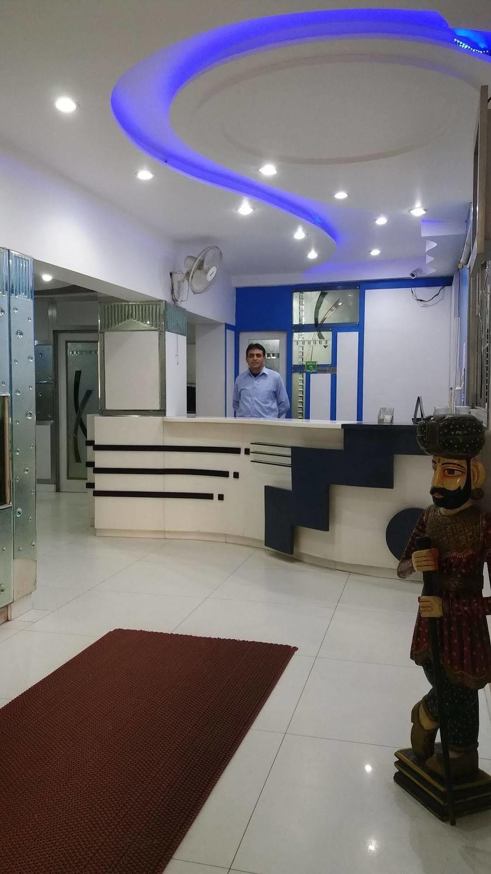 Hotel Kwality Νέο Δελχί Εξωτερικό φωτογραφία